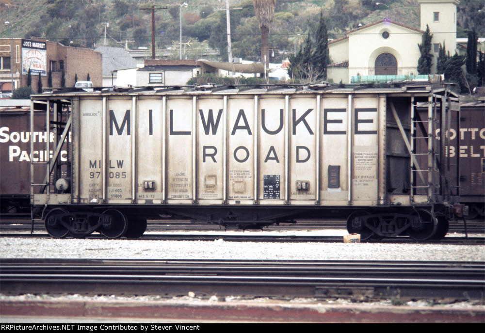 Milwaukee Road Airslide covered hopper MILW #97085